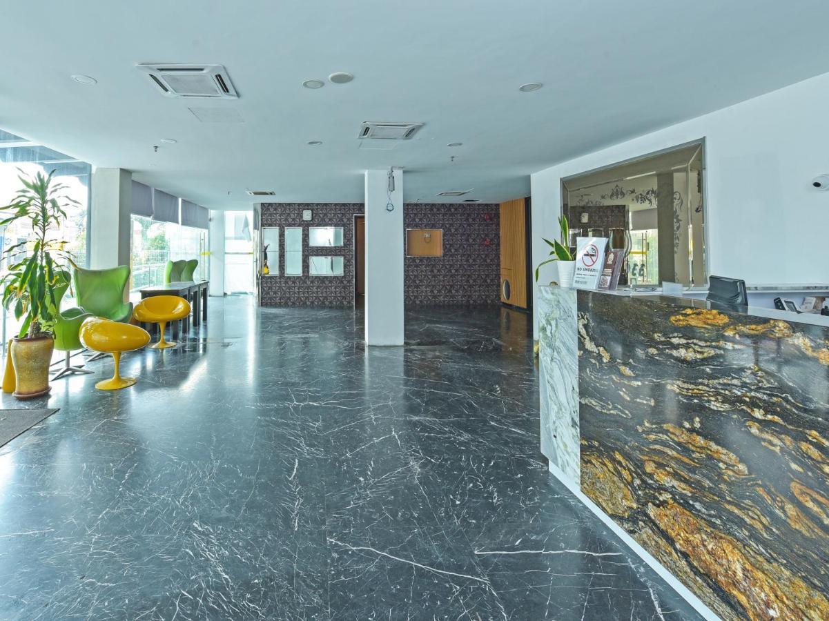 ג'והור בהרו Capital O 90130 Sawadee Hotel מראה חיצוני תמונה